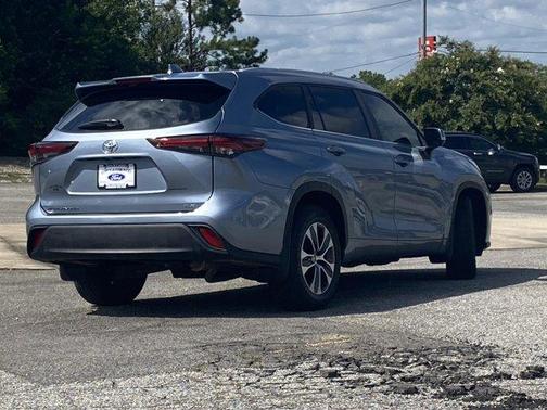 2024 Toyota Highlander LE