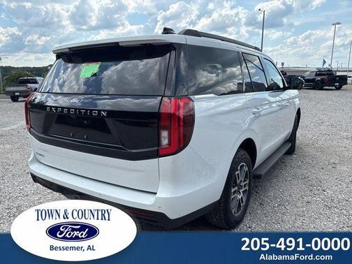 Oxford White 2025 Ford Expedition Active