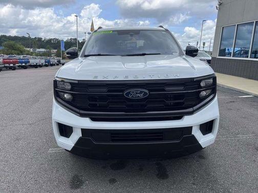 Oxford White 2025 Ford Expedition Active