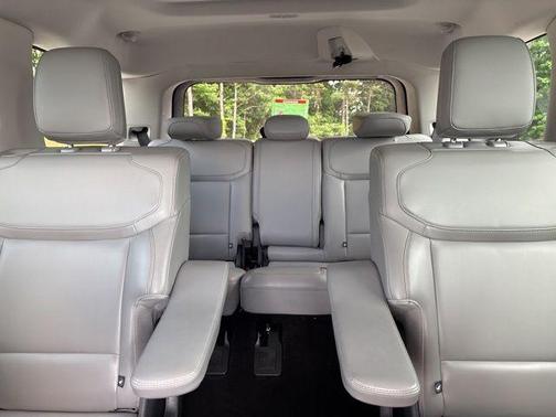 Oxford White 2025 Ford Expedition Active