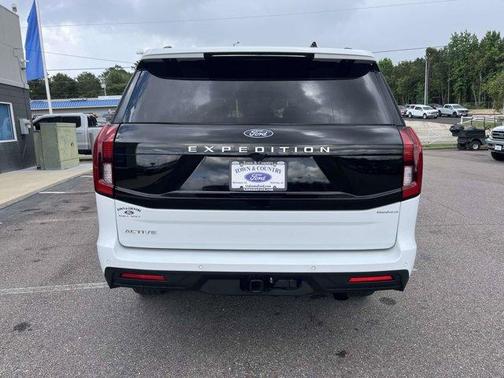 Oxford White 2025 Ford Expedition Active