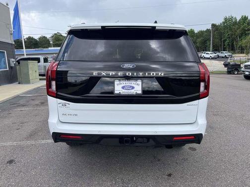 Oxford White 2025 Ford Expedition Active
