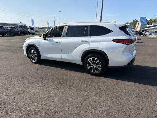 Wind Chill Pearl 2023 Toyota Highlander XLE