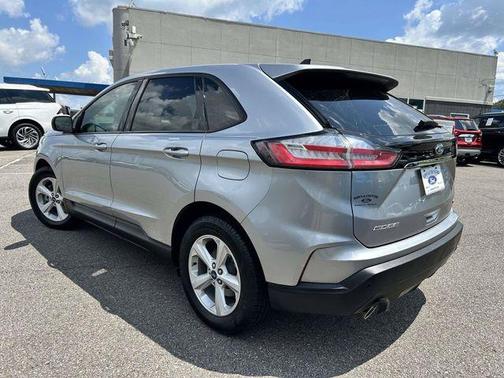 Iconic Silver Metallic 2020 Ford Edge SE