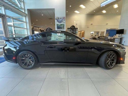 2025 Ford Mustang Dark Horse