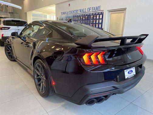 2025 Ford Mustang Dark Horse