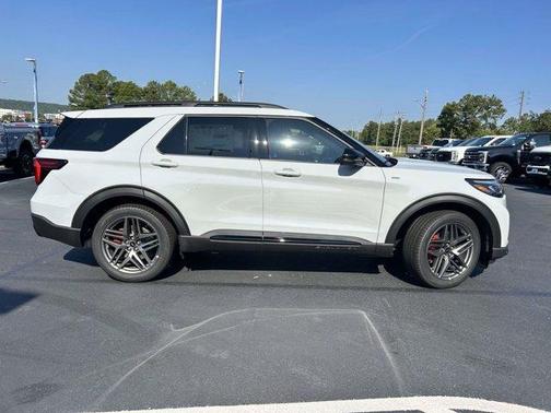 Avalanche Gray 2027 Ford Explorer ST-Line