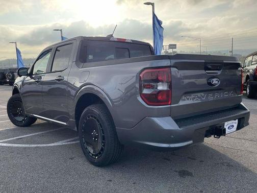 Carbonized Gray Metallic 2026 Ford Maverick Lobo High
