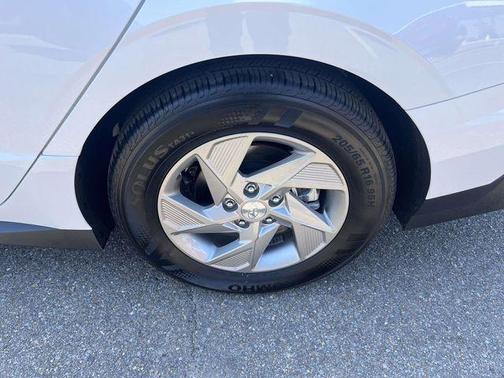 2025 Hyundai SONATA SE