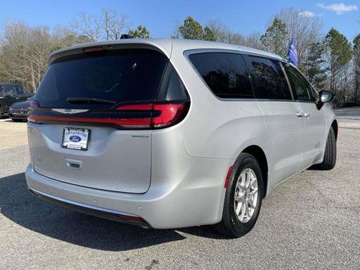 2024 Chrysler Pacifica Touring-L