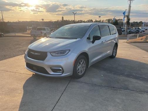 2024 Chrysler Pacifica Touring-L