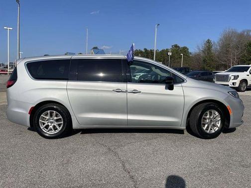 2024 Chrysler Pacifica Touring-L