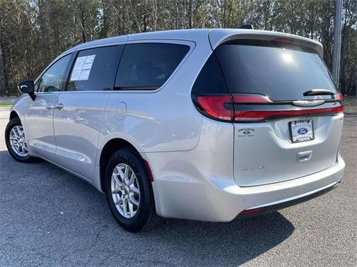 2024 Chrysler Pacifica Touring-L