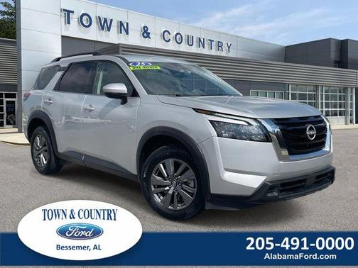 2025 Nissan Pathfinder SV