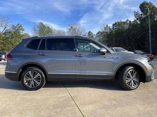2024 Volkswagen Tiguan 2.0T Wolfsburg Edition