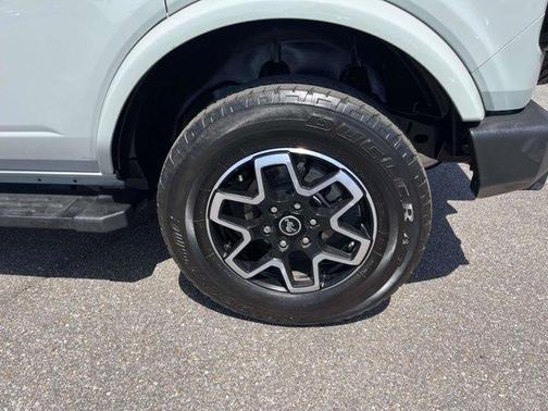 Cactus Green / Gray 2024 Ford Bronco Outer Banks