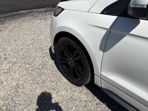 Star White 2022 Ford Edge ST
