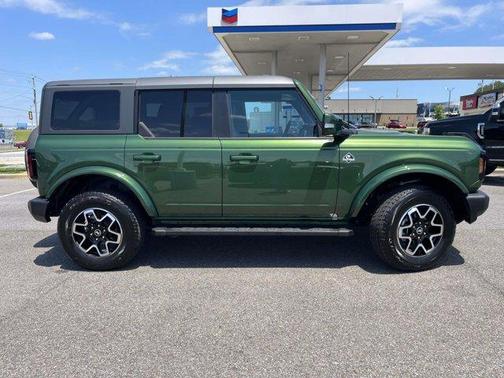 Eruption Green Metallic 2023 Ford Bronco Outer Banks