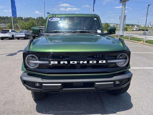 Eruption Green Metallic 2023 Ford Bronco Outer Banks
