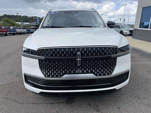 Pristine White 2025 Lincoln Navigator Reserve