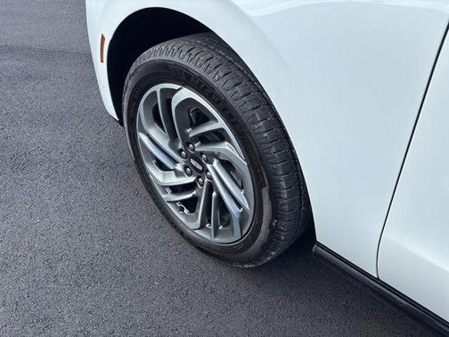Pristine White 2025 Lincoln Navigator Reserve