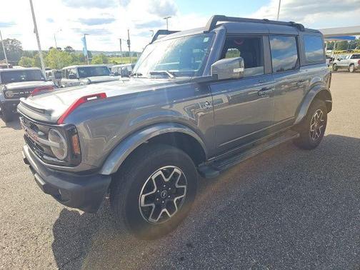 Carbonized Gray Metallic 2023 Ford Bronco Outer Banks