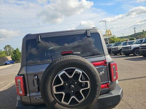 Carbonized Gray Metallic 2023 Ford Bronco Outer Banks