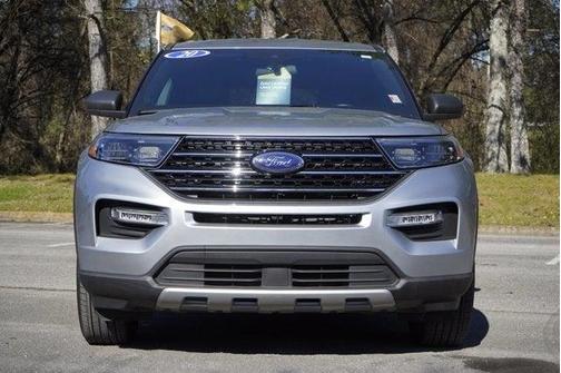 Photo 2 of 33 of 2020 Ford Explorer XLT
