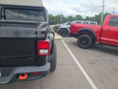 Black Clearcoat 2022 Jeep Gladiator Mojave