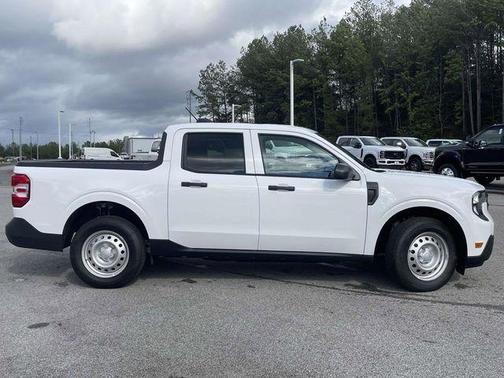 Oxford White 2025 Ford Maverick XL