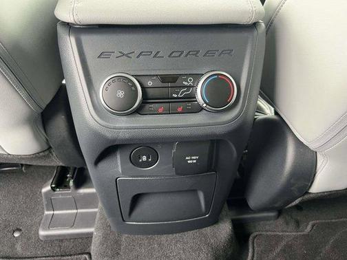 Star White 2026 Ford Explorer Platinum