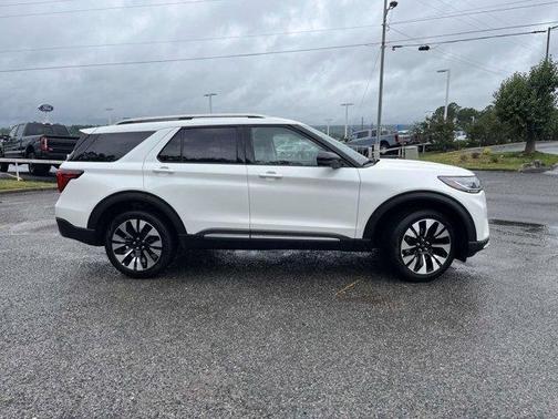 Star White 2026 Ford Explorer Platinum