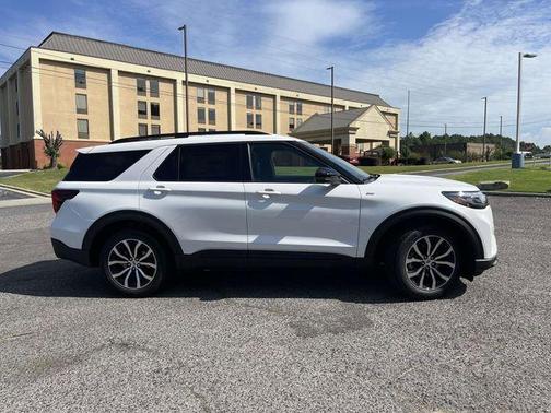 Star White 2026 Ford Explorer ST-Line