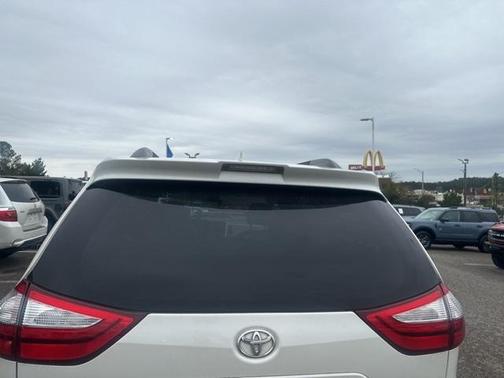 2019 Toyota Sienna XLE