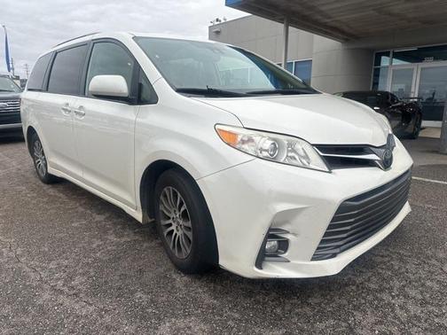 2019 Toyota Sienna XLE
