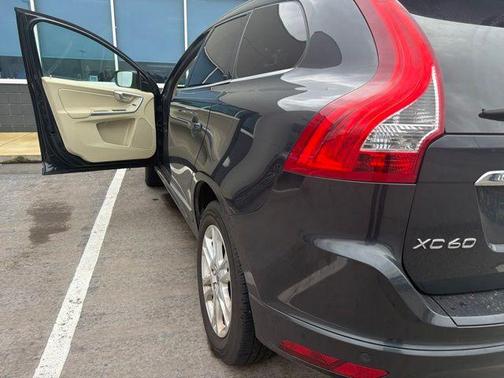 Gray Metallic 2016 Volvo XC60 T5 Premier