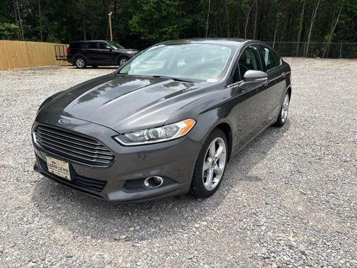 Magnetic 2016 Ford Fusion SE