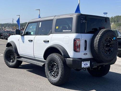 Oxford White 2026 Ford Bronco Outer Banks