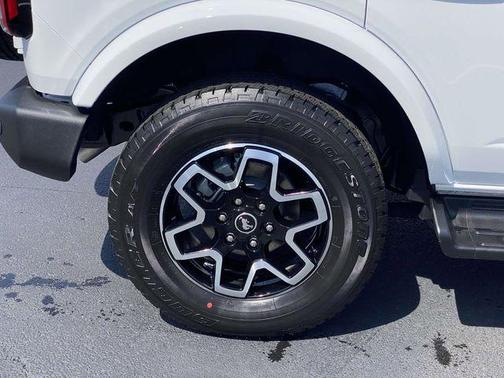 Oxford White 2026 Ford Bronco Outer Banks