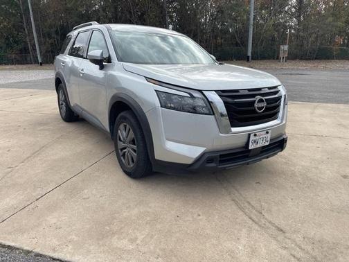 2024 Nissan Pathfinder SV