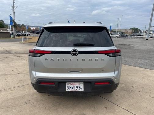 2024 Nissan Pathfinder SV