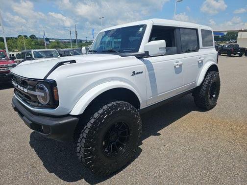 Oxford White 2025 Ford Bronco Outer Banks
