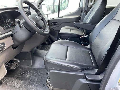 2025 Ford Transit-350 XL