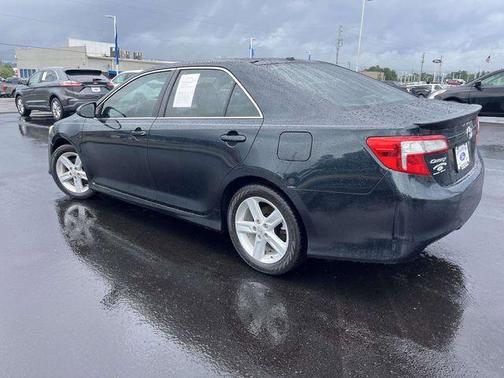 Magnetic Gray Metallic 2013 Toyota Camry SE