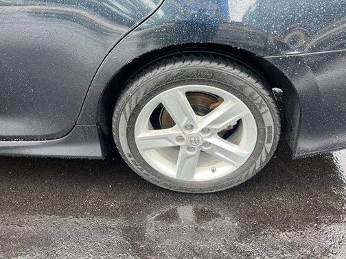 Magnetic Gray Metallic 2013 Toyota Camry SE