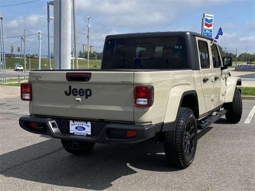 2022 Jeep Gladiator Sport