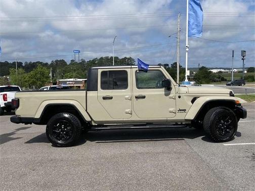 2022 Jeep Gladiator Sport