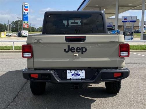 2022 Jeep Gladiator Sport