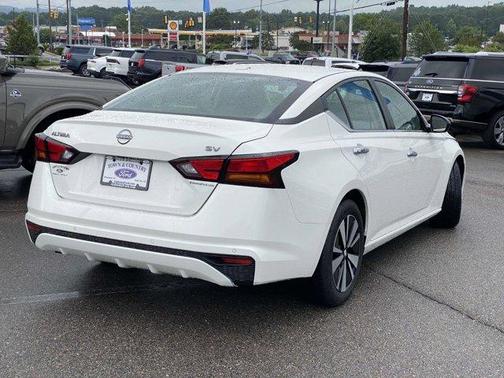 Pearl White Tri-Coat 2024 Nissan Altima 2.5 SV