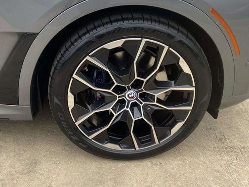 2023 BMW X7 M60i